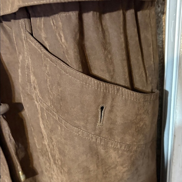 Utex Tan Outerwear with Black Label - Picture 6 of 12